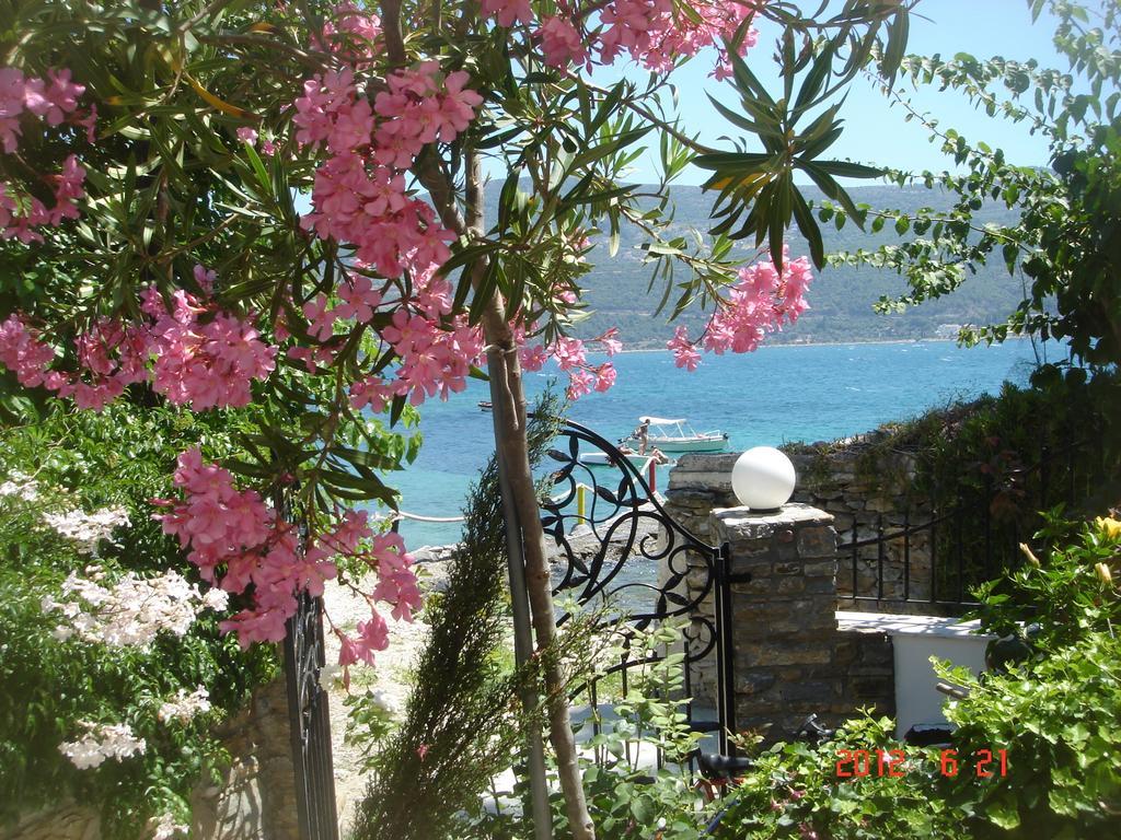 Roditses Beach Sea Front Apartments Samos Town Quarto foto