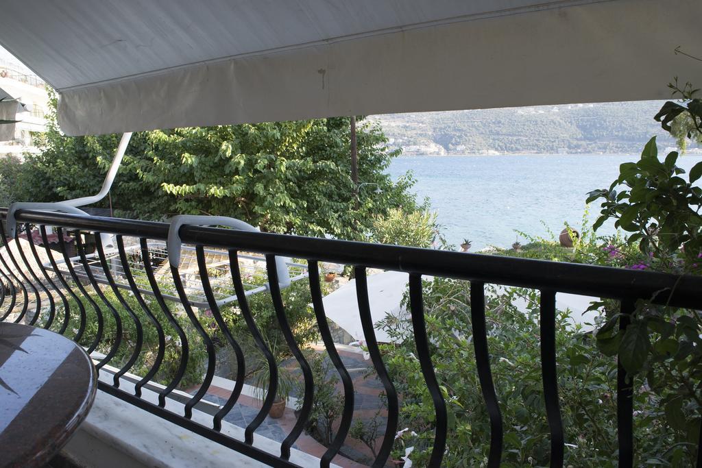 Roditses Beach Sea Front Apartments Samos Town Exterior foto