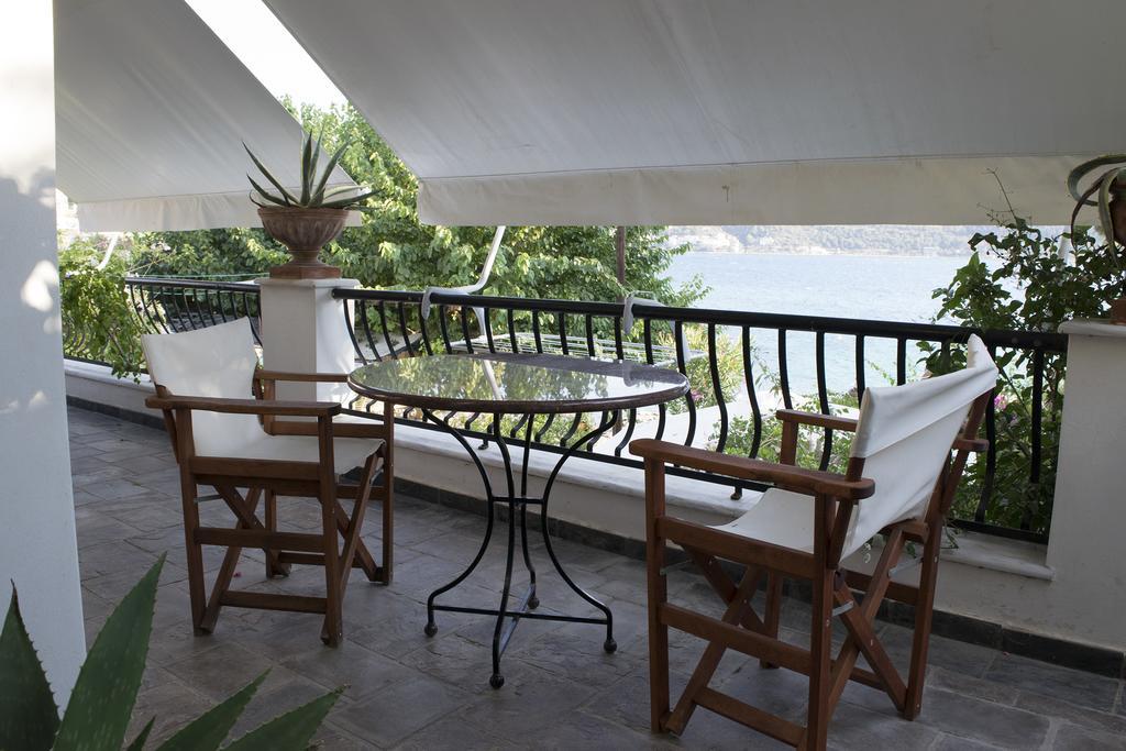 Roditses Beach Sea Front Apartments Samos Town Exterior foto