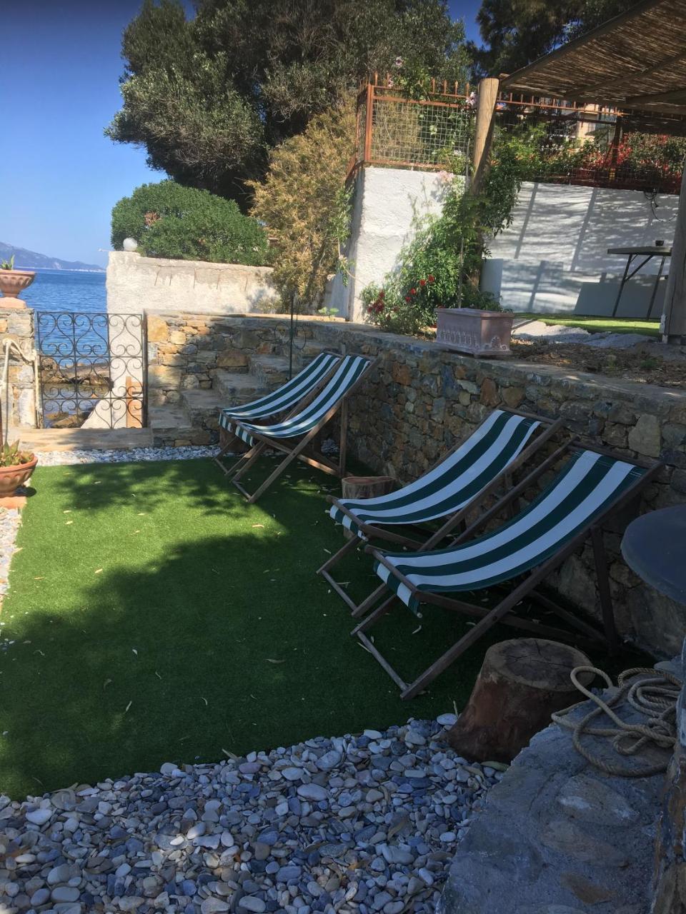 Roditses Beach Sea Front Apartments Samos Town Exterior foto